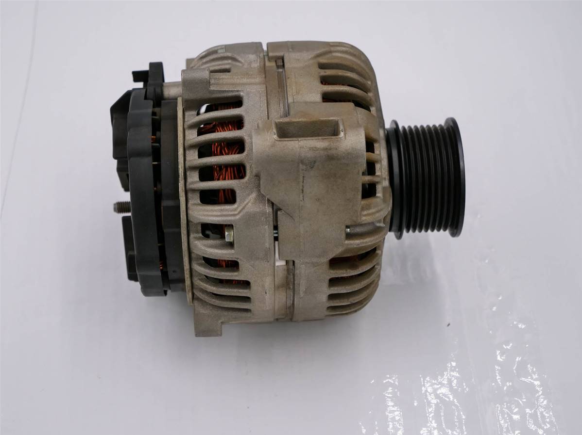 Alternateur moteur John Deere AT384632